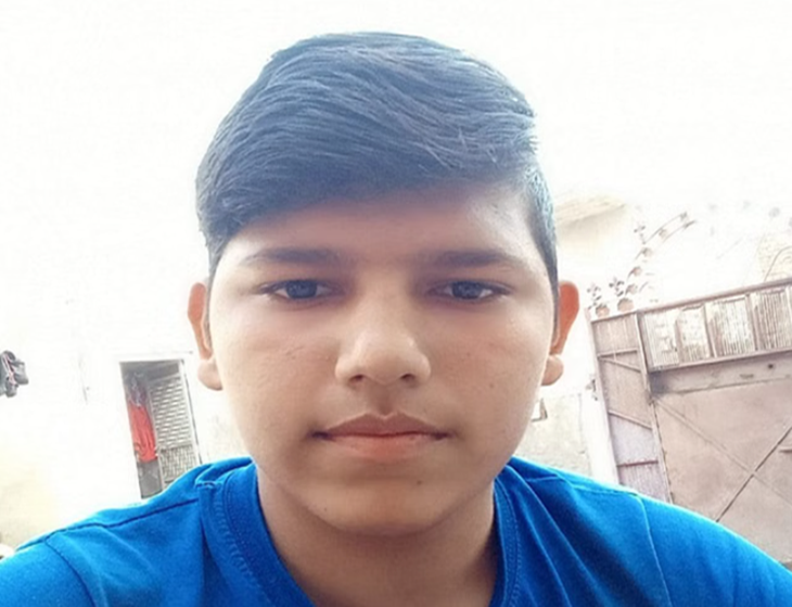 सेल्फी के चक्कर में मसाला कंपनी से गिरकर साकेत (19) की मौत हुई। - फाइल फोटो