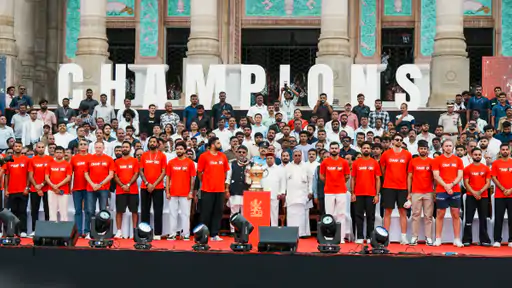 4 जून को विक्ट्री परेड के अलावा राज्य विधानसभा में खिलाड़ियों का सम्मान किया गया था।