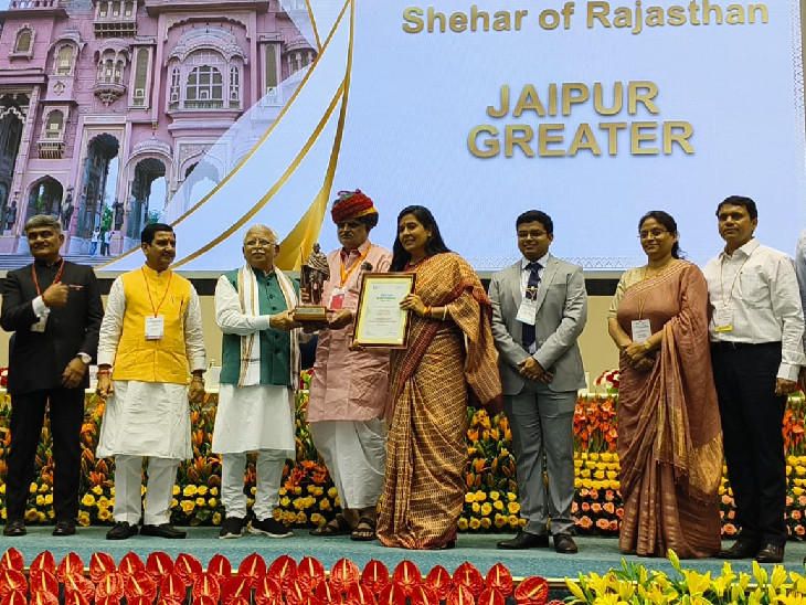 राजस्थान के UDH मंत्री झाबर सिंह खर्रा और नगर निगम ग्रेटर मेयर सौम्या गुर्जर।