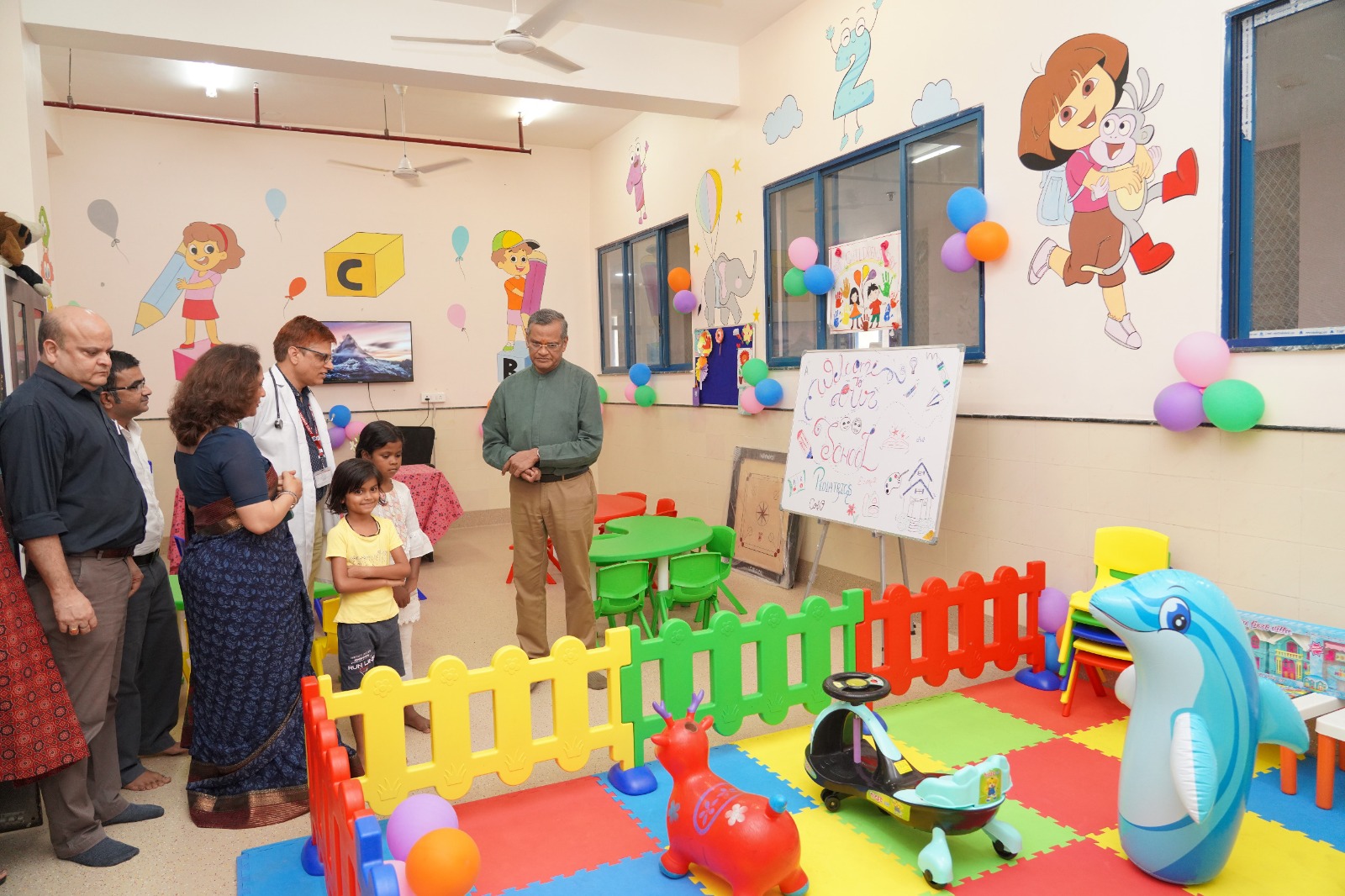 एम्स में नए प्ले रूम बनाए गए हैं।