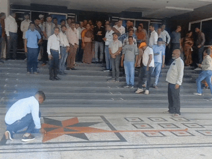 Employees also made fireworks in the municipal premises.