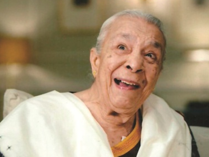 जोहरा को पद्मश्री (1998), कालिदास सम्मान (2001), संगीत नाटक अकादमी फैलोशिप (2004) और पद्म विभूषण (2010) से सम्मानित किया गया था।