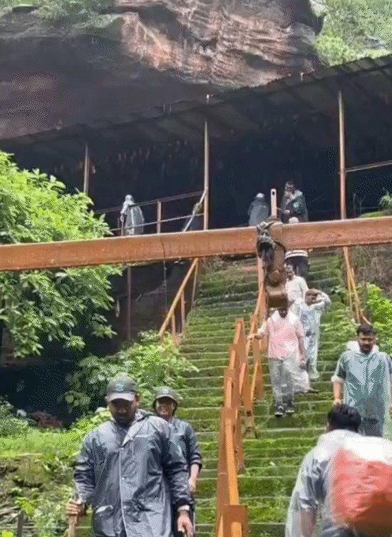 नागद्वारी यात्रा सात पहाड़ों से होकर गुजरती है। यह बहुत ही दुर्गम क्षेत्र है।