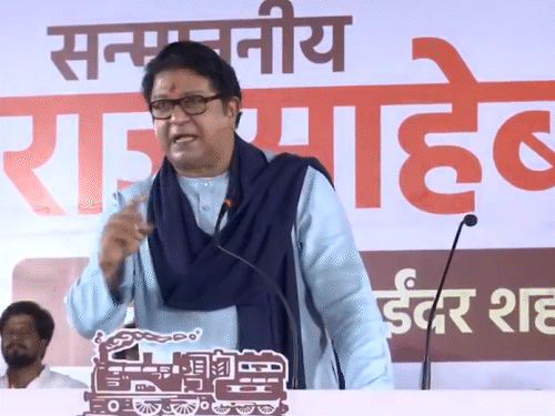 राज ठाकरे ने शुक्रवार को मुंबई में एक जनसभा को संबोधित किया। - Dainik Bhaskar