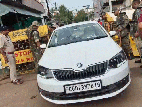 बाहरी किसी भी व्यक्ति को आने-जाने नहीं दिया जा रहा है। मीडिया को भी बैन कर दिया गया है।