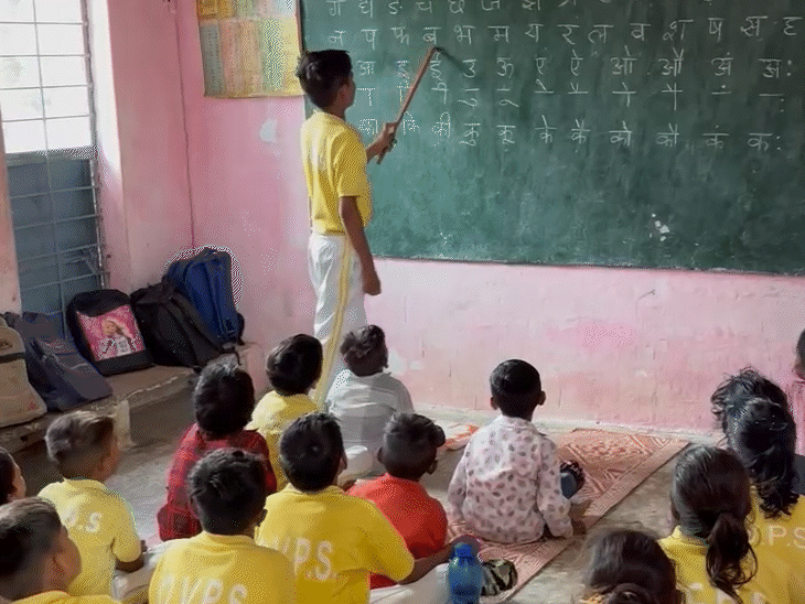 स्कूलों में बच्चे पढ़ाई को लेकर उत्साही नजर आए। शिक्षक भी पढ़ाने को लेकर गंभीर दिखे, लेकिन स्टूडेंट्स ने शौचालय को लेकर परेशानी बताई।