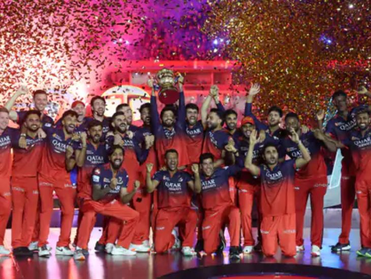 IPL 2025 का खिताब रॉयल चैलेंजर्स बेंगलुरु (RCB) ने जीता था। टीम पहली बार IPL चैंपियन बनी। - Dainik Bhaskar