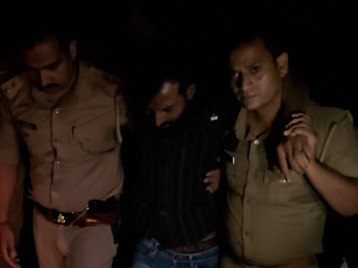 पुलिस की आरोपियों से मुठभेड़ हो गई