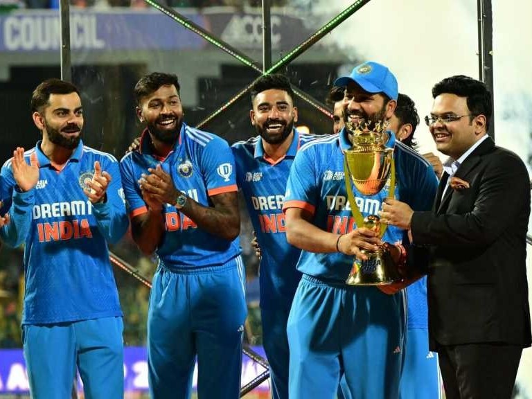 भारत एशिया कप की डिफेंडिंग चैंपियन हैं। टीम ने 2023 में श्रीलंका को 10 विकेट से हराकर आठवीं बार टूर्नामेंट अपने नाम किया था। - Dainik Bhaskar