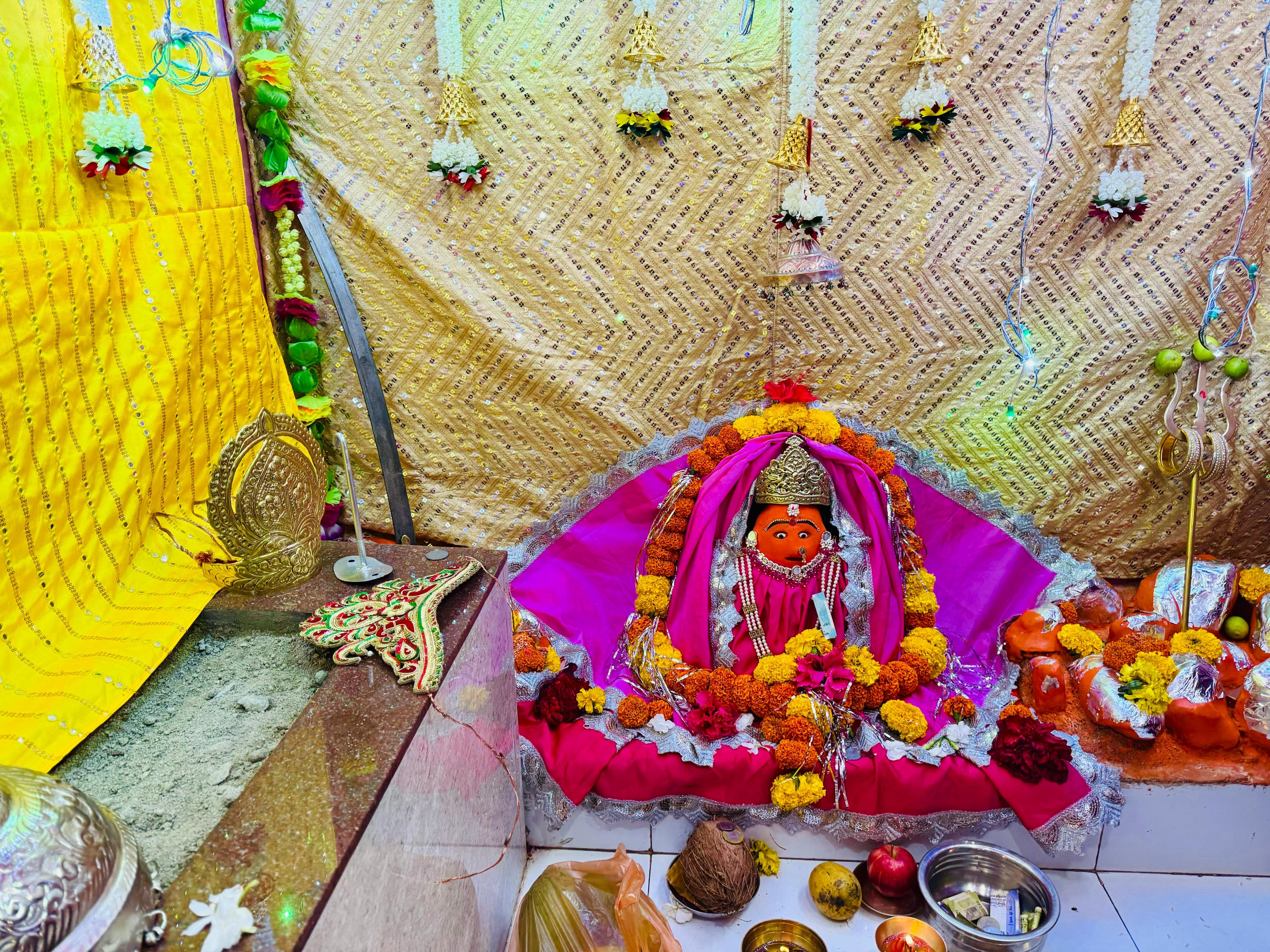 मोमाई माता मंदिर में हो रहा आयोजन।
