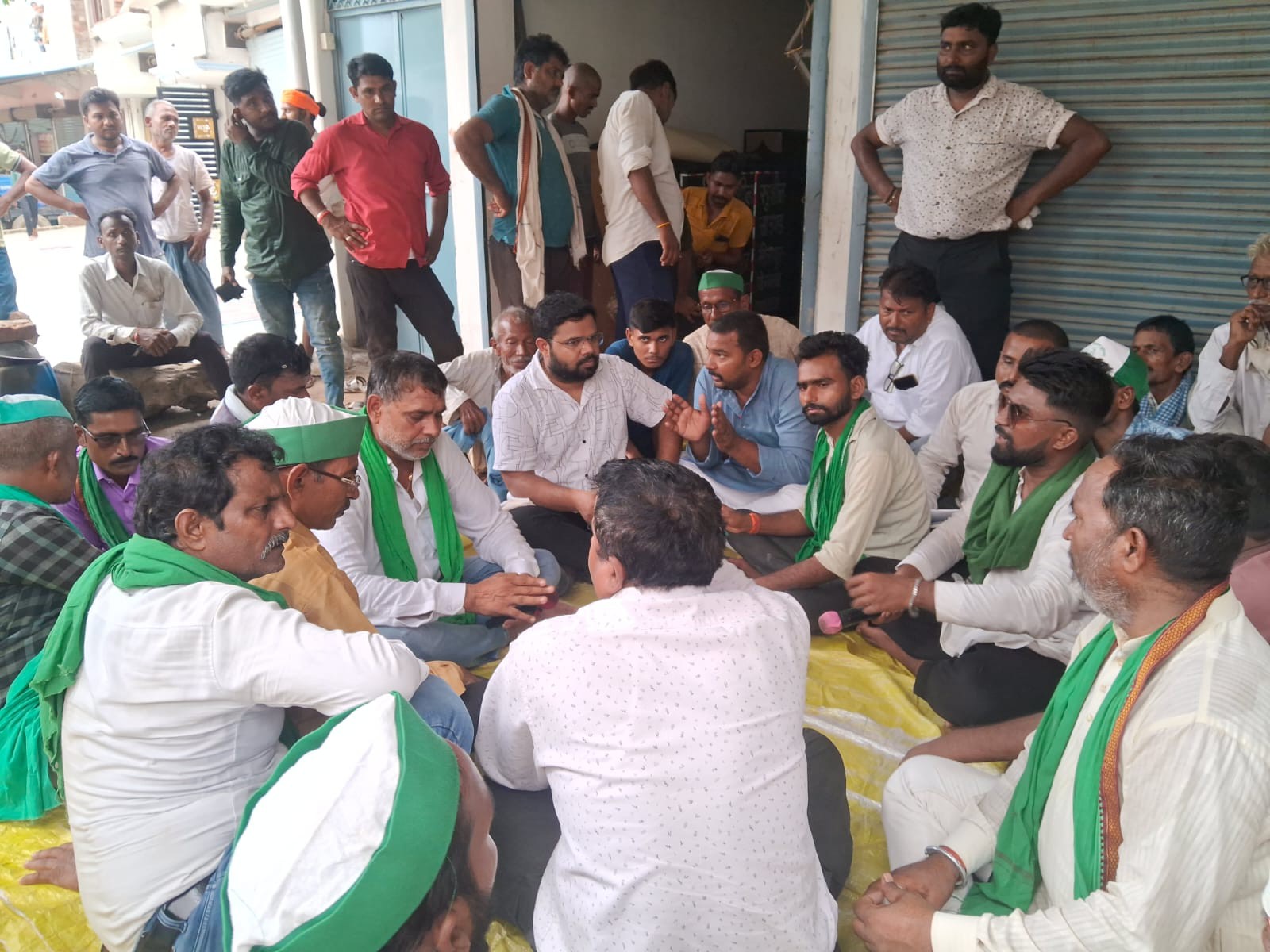किसानों ने महापंचायत की।