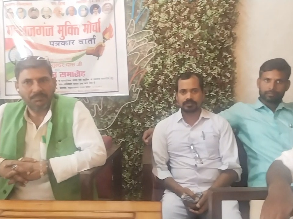 बैठक में शामिल हुए लोग। - Dainik Bhaskar
