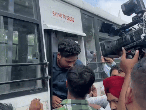 Police detaining Akali leaders who arrived outside the court.