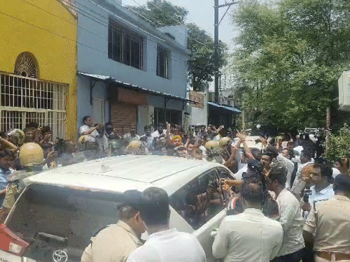 बचाव पक्ष के वकील फैजल रिजवी ने चैतन्य की गिरफ्तारी को सही नहीं ठहराया है।