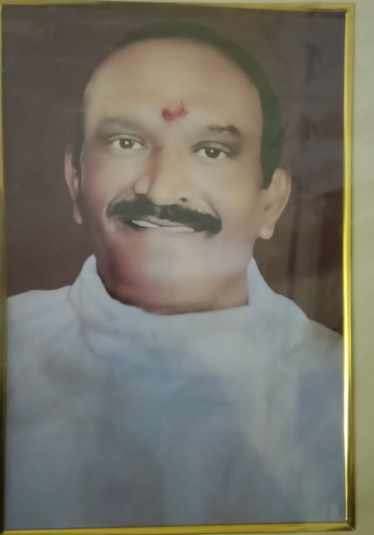 तत्कालीन थाना प्रभारी गणेशराम शेंडे की तस्वीर है। इनकी मौत हो चुकी है।