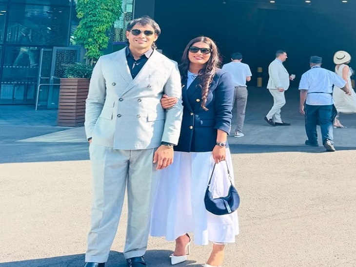 नीरज चोपड़ा पत्नी हिमानी मोर के साथ तीसरा ग्रैंडस्लैम विंबलडन का फाइनल मुकाबला देखने पहुंचे। - Dainik Bhaskar