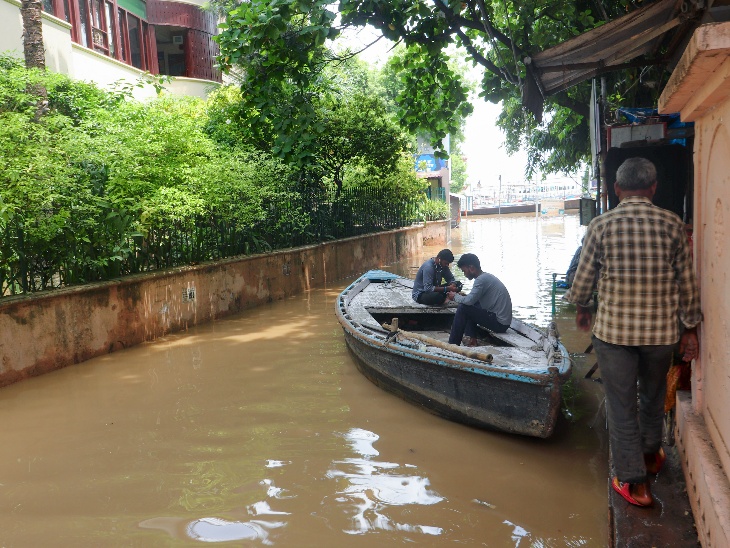 The Ganges is in spate in Varanasi, due to which water has come in the city. Boats are running in the streets.