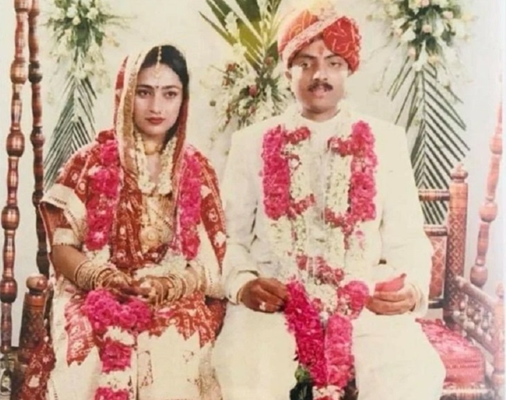1998 में रेखा गुप्ता की शादी बिजनेसमैन मनीष गुप्ता के साथ हुई थी।