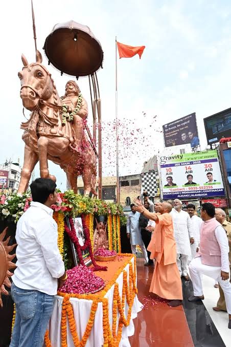 9 मई को मुख्यमंत्री योगी आदित्यनाथ ने प्रतिमा का लोकार्पण किया था।