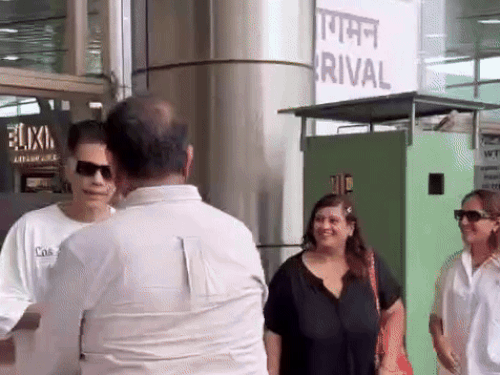 फिल्म के प्रोड्यूसर करण जौहर भी शूटिंग का हिस्सा बनने के लिए जयपुर आ चुके हैं। वे 18 जुलाई की शाम जयपुर पहुंचे थे।