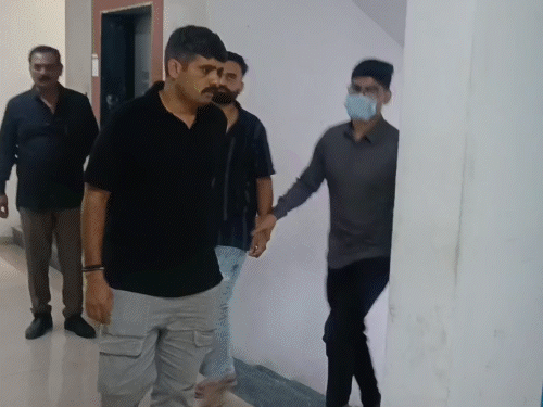 Arrested Ajay Bhendi is the brother -in -law of Denis and Angadia used to help him in transactions. - Dainik Bhaskar