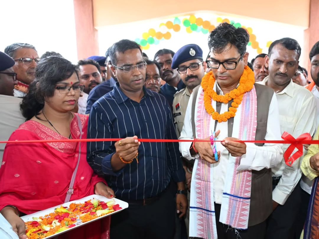 उप पंजीयक कार्यालय और अटल परिसर का लोकार्पण किया।