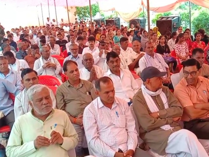 समारोह में मौजूद रहे स्वामी समाज के लोग।