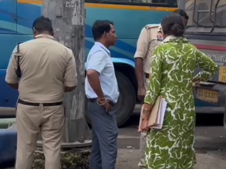 जांच के लिए पहुंचे अधिकारी।