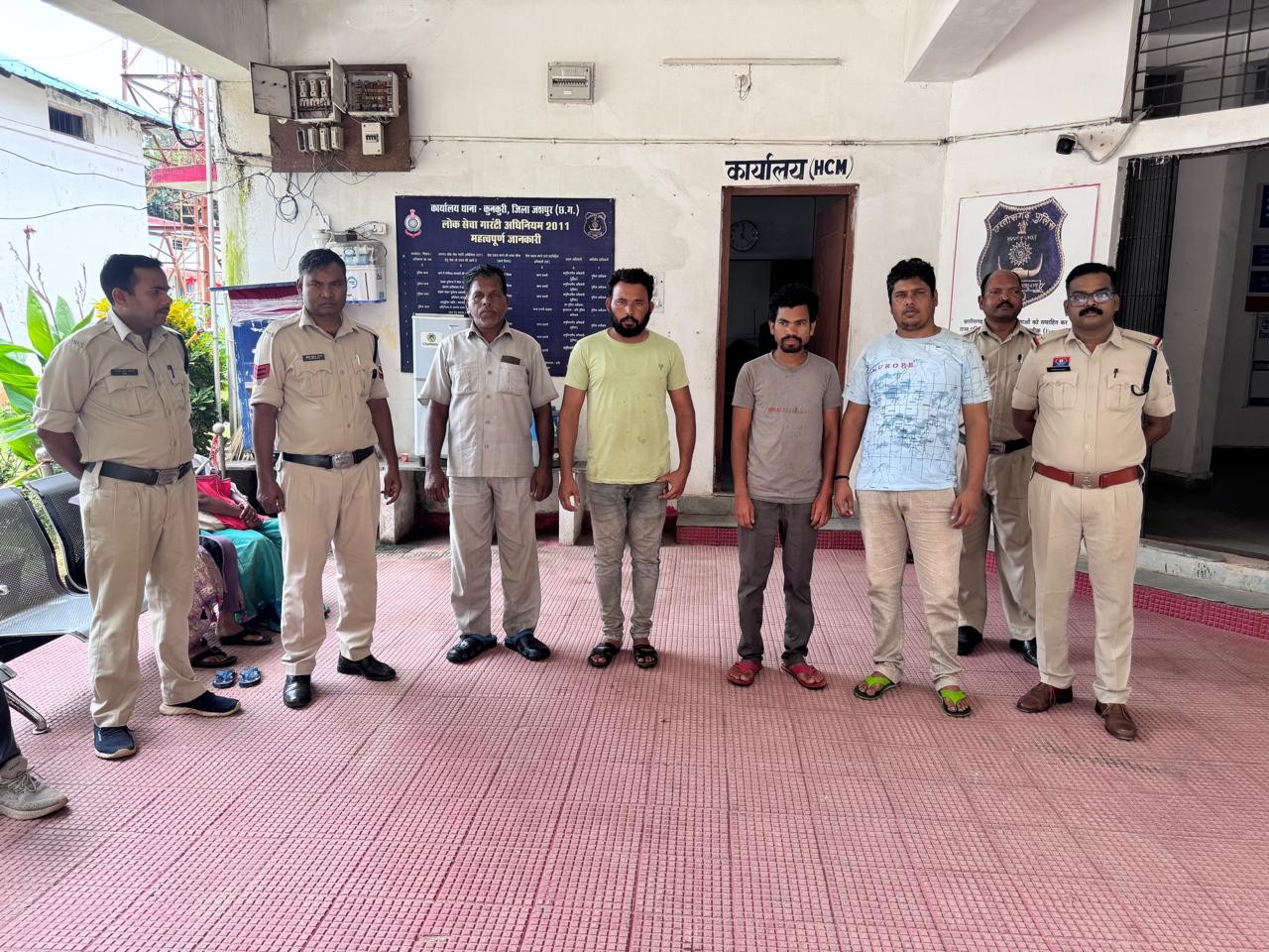 पुलिस ने सभी आरोपियों को गिरफ्तार कर जेल भेज दिया है।