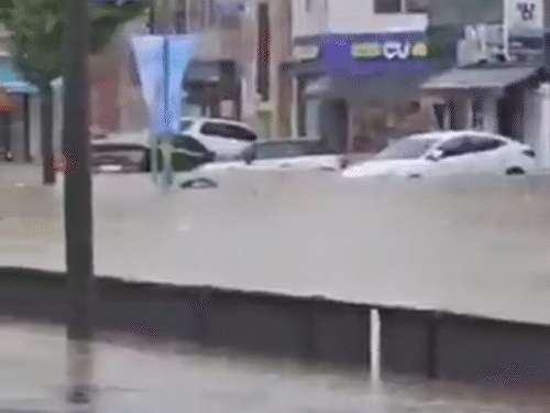 Rainfall floods were temporarily gone in many areas of South Korea.