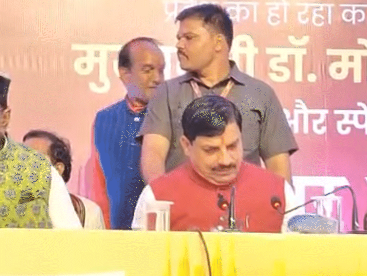 विदेश यात्रा से लौटे CM मोहन यादव ने की प्रेसवार्ता कर जानकारी दी।
