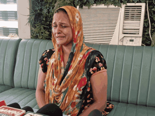 पहले भी सपना ने मीडिया के सामने आकर ससुरालवालों पर आरोप लगाए थे। इस दौरान वह रोने लगी थीं। - फाइल फोटो