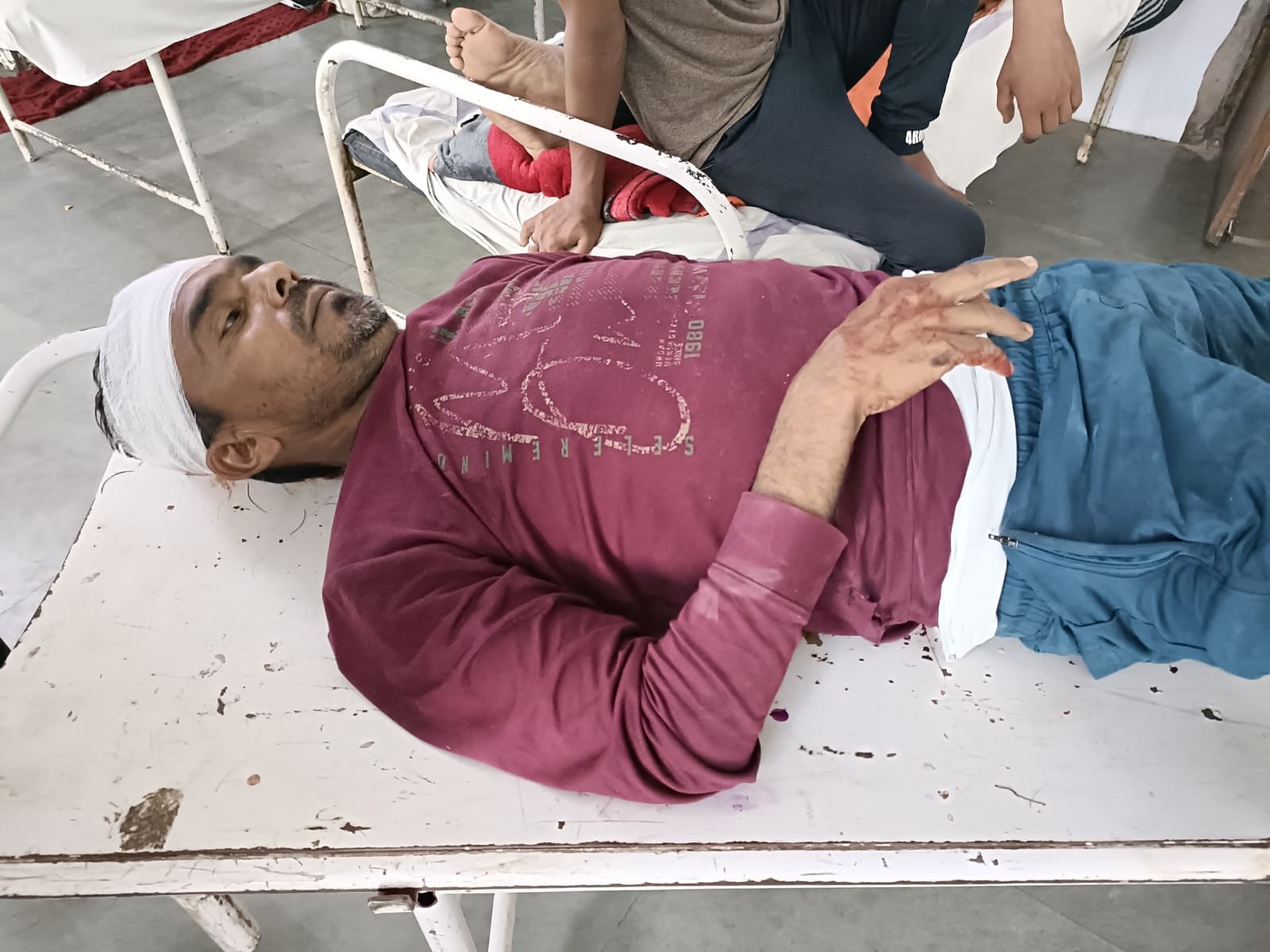 The passenger who saved the girl also fell. He has suffered injuries to his head and leg.
