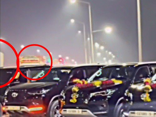 बिलासपुर में गाड़ियां बीच सड़क पर खड़ी कर फोटो शूट करवाया, पीछे जाम लगा रहा।