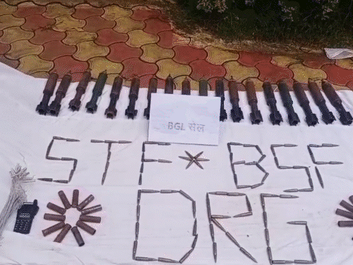 अबूझमाड़ में एनकाउंटर वाली जगह से हथियारों का जखीरा मिला है।