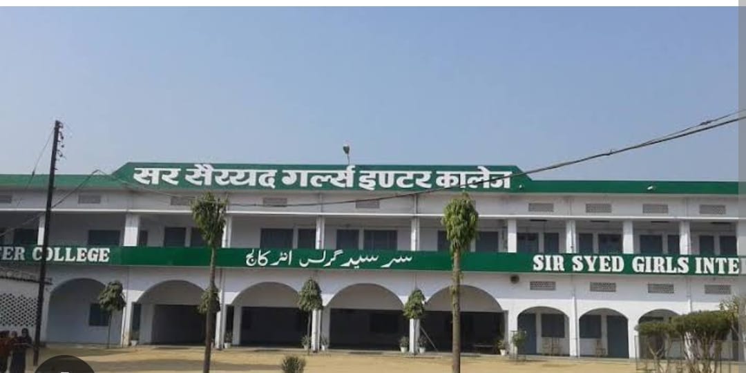 आजमगढ़ के से सैय्यद इंटर कॉलेज के प्रबंधक पर लगा धर्मांतरण का आरोप।