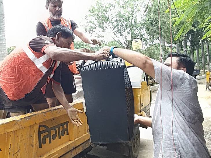 कार्रवाई के दौरान निगम अमले ने म्यूजिक सिस्टम भी जब्त किया।