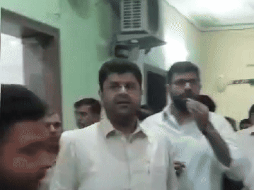 Digvijay Chautala also reached Dushyant Chautala in Rohtak's JJP office.
