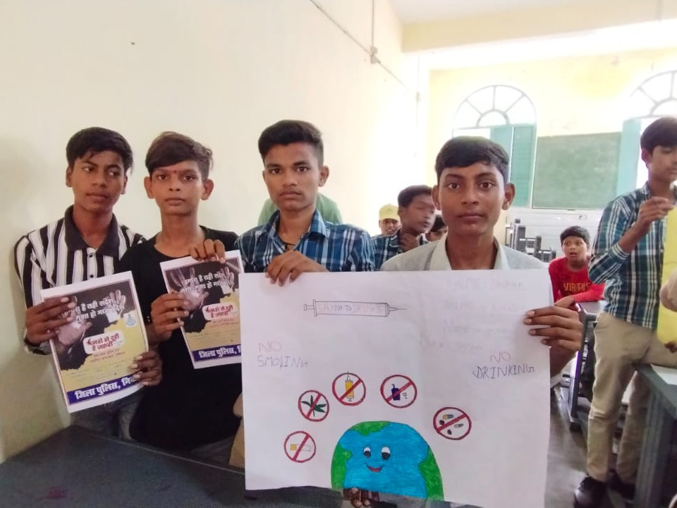 Violence Rangoli Students gave the message against drug abuse through painting and ...
