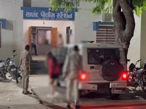 मेडिकल टेस्ट के बाद सुबह करीब 3 बजे सभी को साणंद पुलिस थाने लाया गया।