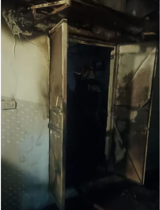 जस्टिस वर्मा के घर का स्टोर रूम, जहां आग लगने के बाद जले नोटों की गड्डियां मिली थीं।