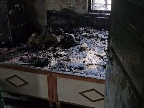 नंदिनी टाउनशिप में सोमवार सुबह भीषण आग में जलकर मां-बेटी की मौत हो गई।