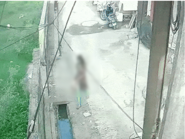 The woman filled the newborn in dustbin and threw it.