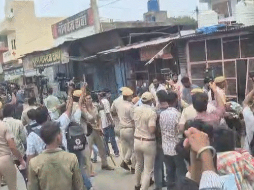 The matter was heated after killing the youth in Jamdoli area of Jaipur. People blocked the Agra-Jaipur highway.