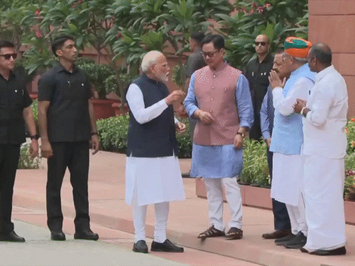 संसद yasa namasa namasala दिवशी eदिवशी chamasasa ंनी yasa na nasa nasala जप संबोधित केले केले केले.