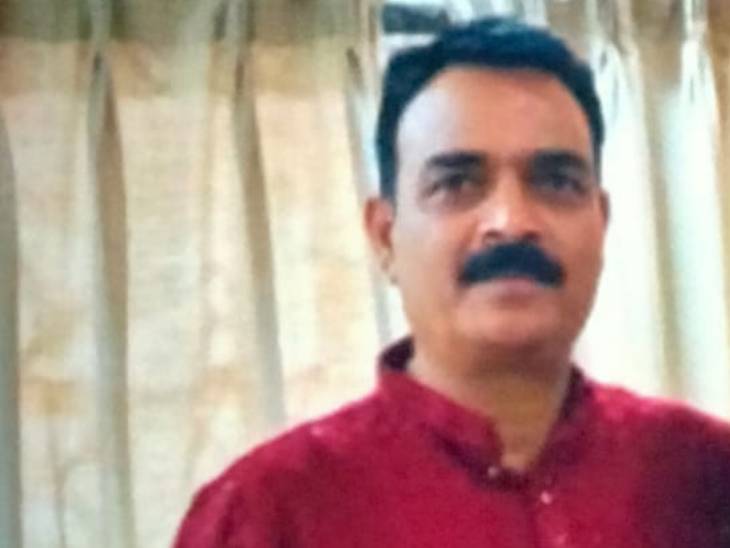 निशातपुरा थाना प्रभारी रूपेश दुबे ने रविवार रात कथित तौर पर जहरीला पदार्थ खा लिया।