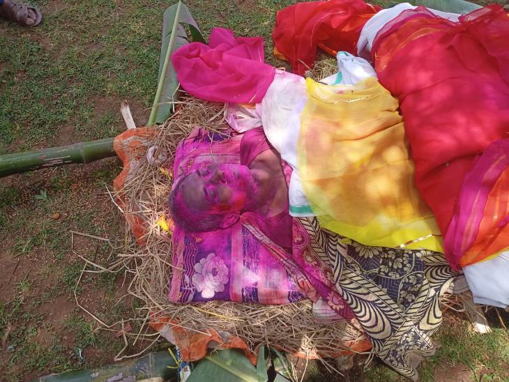 हत्या की राज को दफनाने की हड़बड़ी में लेखराम खुद सुबह 6.30 बजे अंतिम संस्कार की तैयारी के लिए घर पहुंच गया।