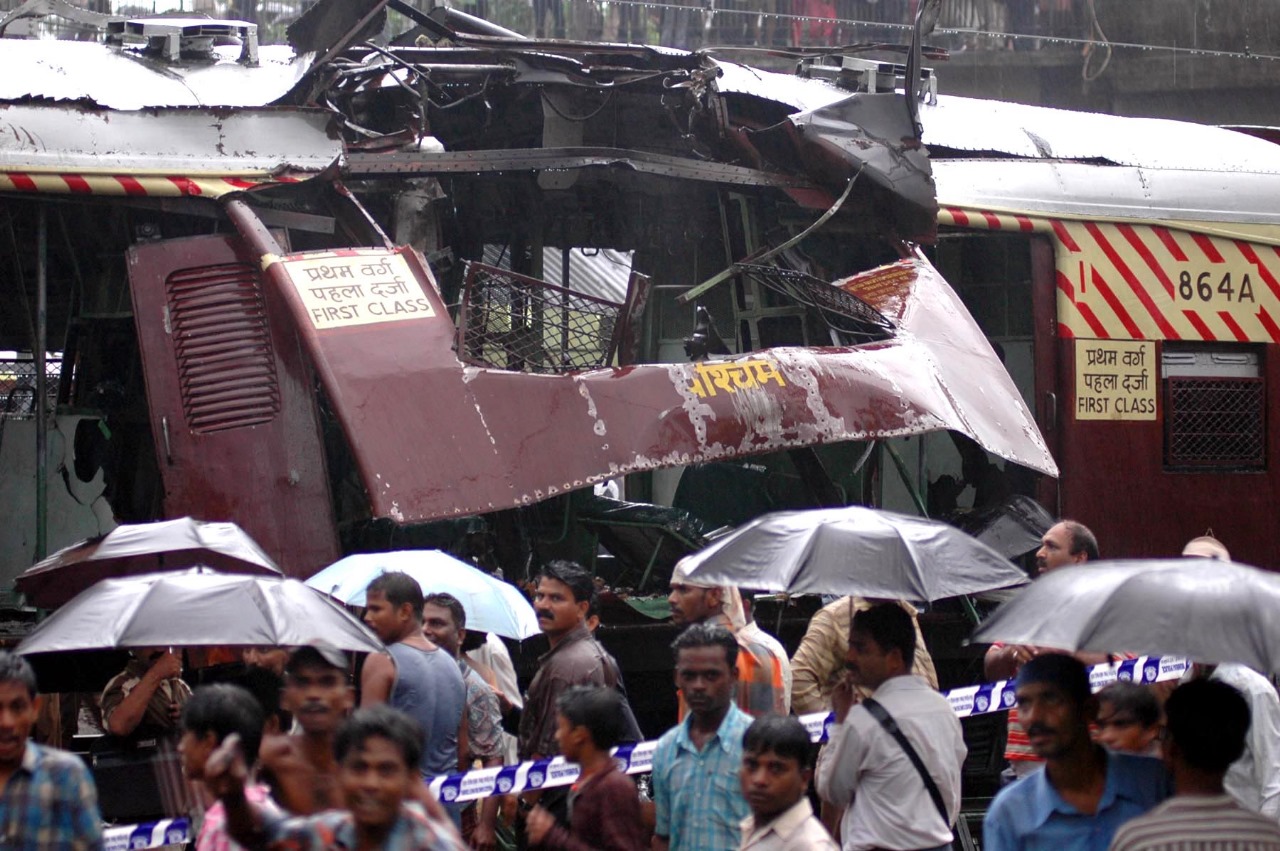 मुंबई लोकल ट्रेनमध्ये झालेले सर्व बॉम्बस्फोट फक्त पश्चिम रेल्वे मार्गावरच झाले.