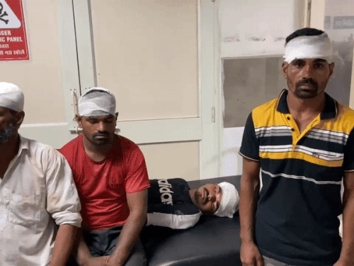 अस्पताल में उपचाराधीन घायल।