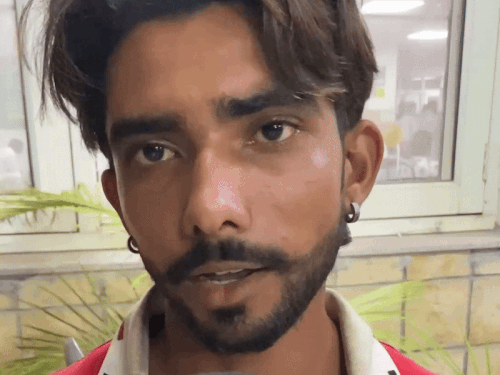 मामले की जानकारी देते हुए राकिब।